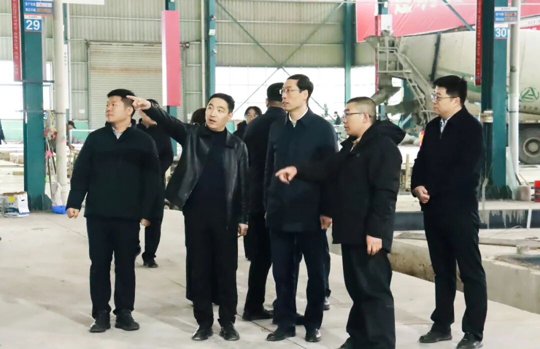 區(qū)委書記王營(yíng)蒞臨卓越精工督導(dǎo)復(fù)工復(fù)產(chǎn)及項(xiàng)目建設(shè)工作